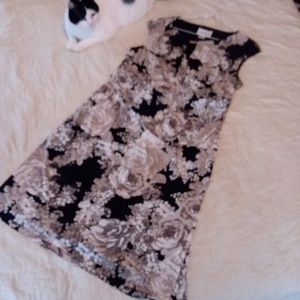 Northstyle floral dress with keyhole neckline